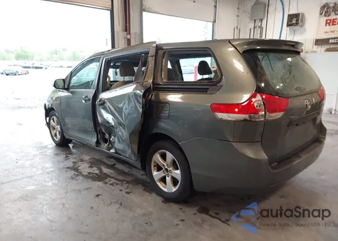 2013 Toyota Sienna L V6 7 Passenger z USA, uszkodzony, nr VIN 5TDZK3DCXDS365540